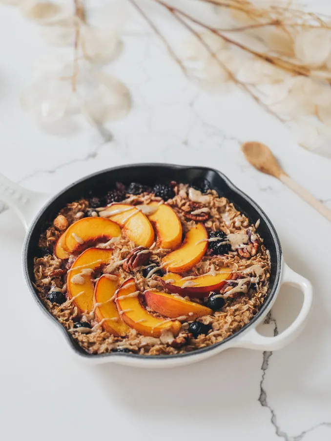 Easy Peachy Berry Baked Oats