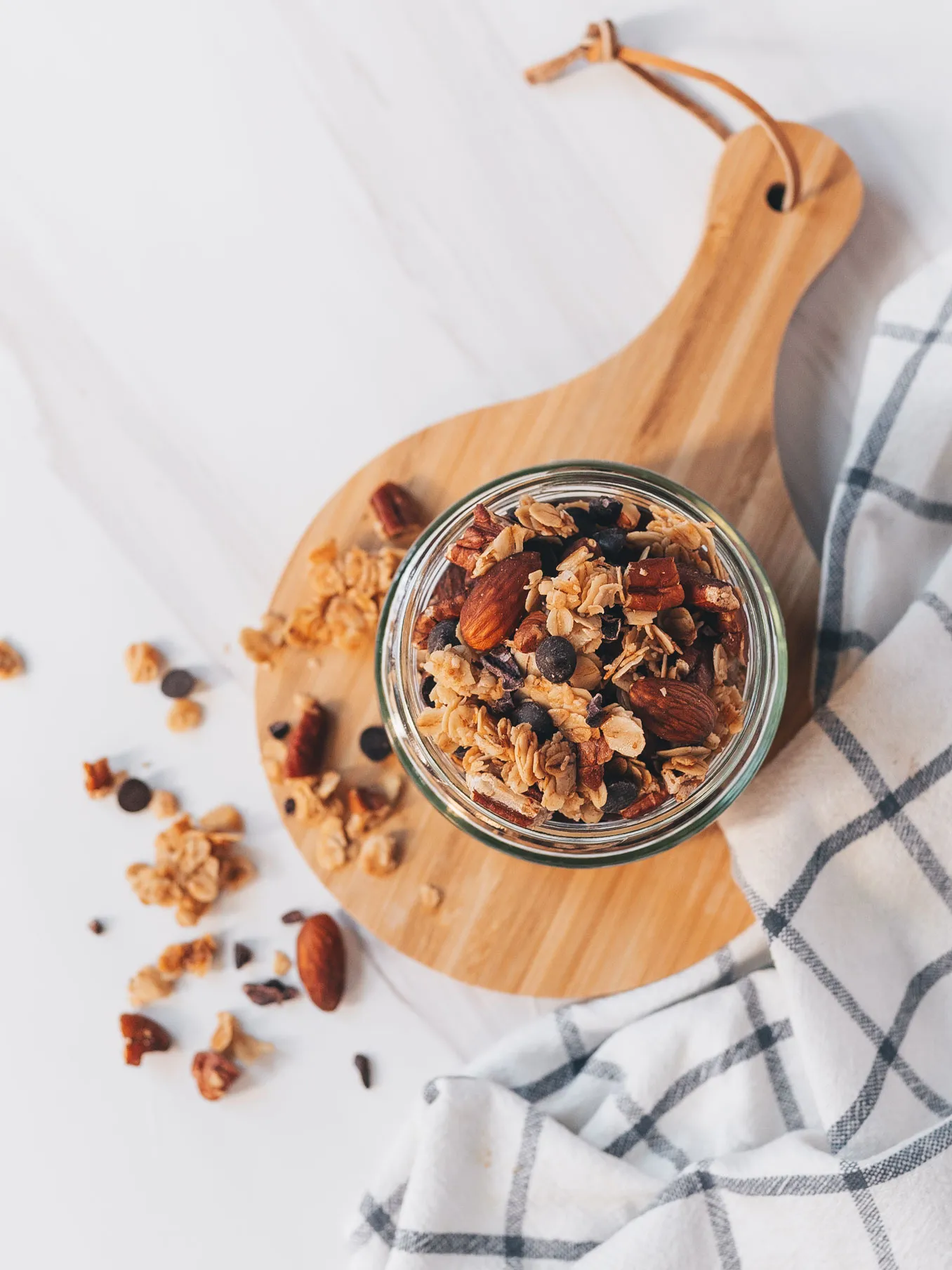 Low-Sugar Chocolate Chip Granola